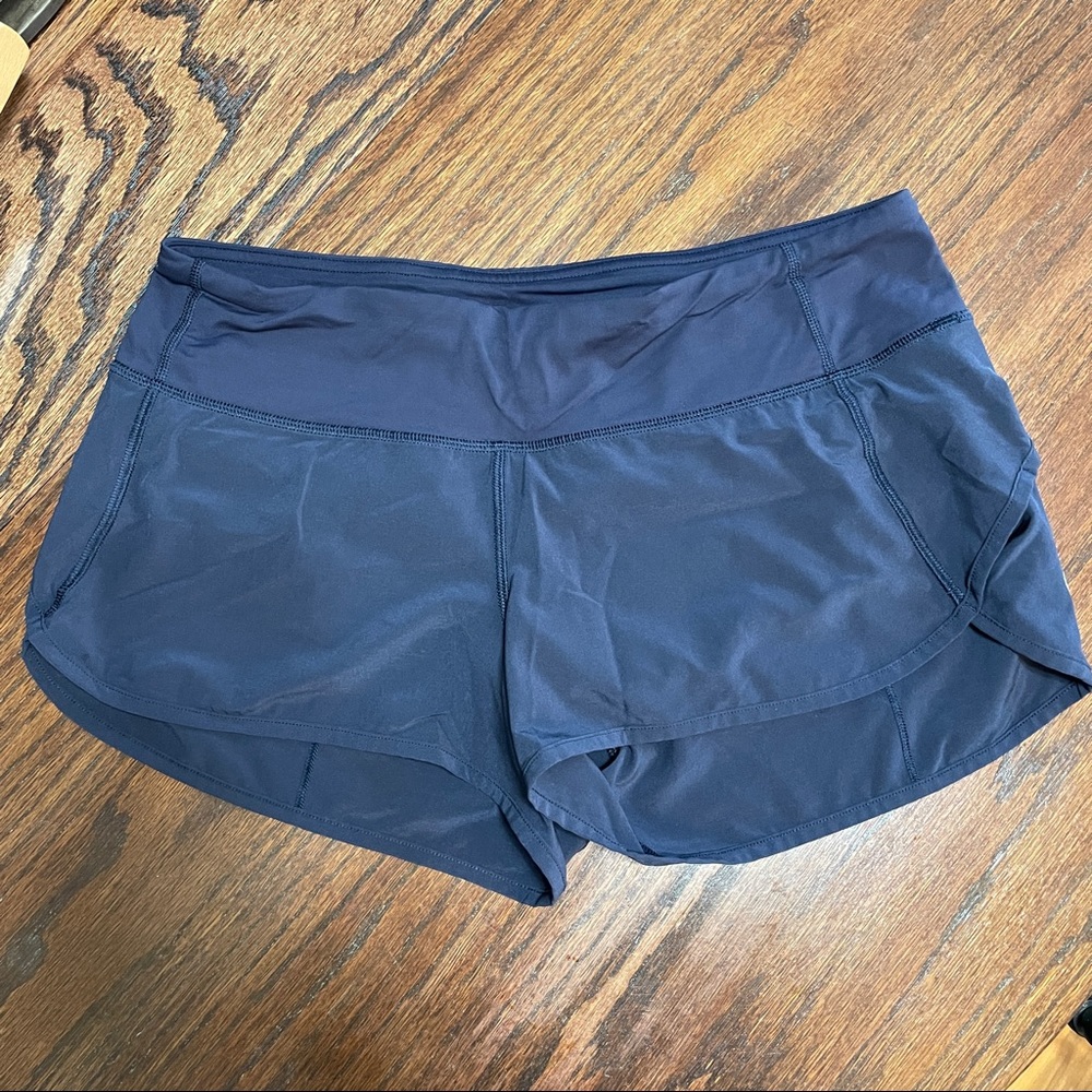 EUC Lululemon speed short 2.5” navy - size 6